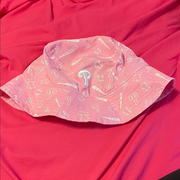 Pink Philadelphia Phillies Women’s  Bucket Hat - Picture 1 of 1